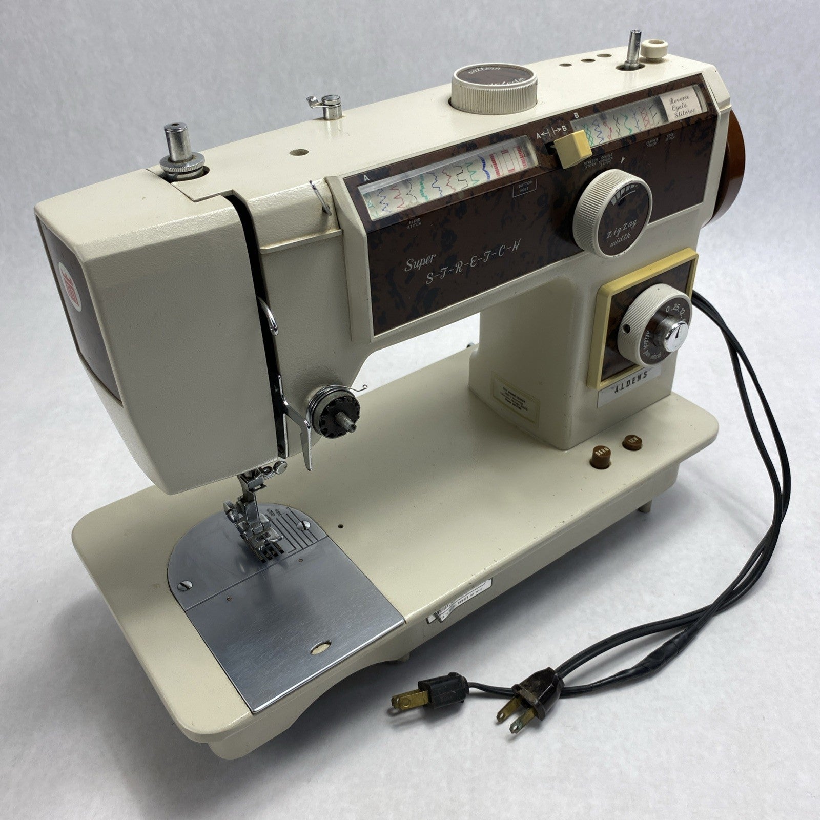 Vintage Morse Super Deluxe Zig Zag Model 5500 Sewing Machine0
