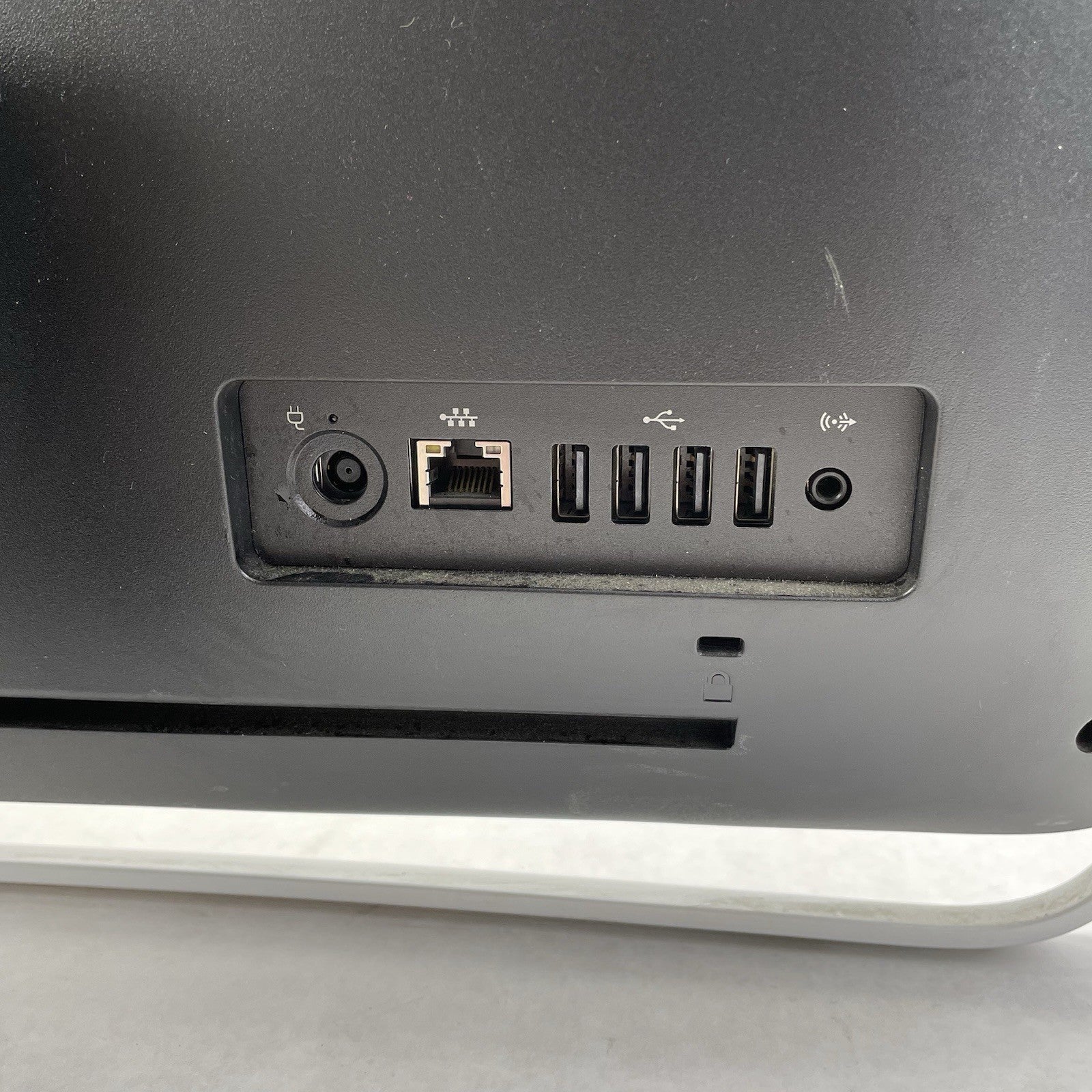HP Pavilion 23-9010 AMD E2-3800 1.3 GHz 4 GB Ram No HDD No OS