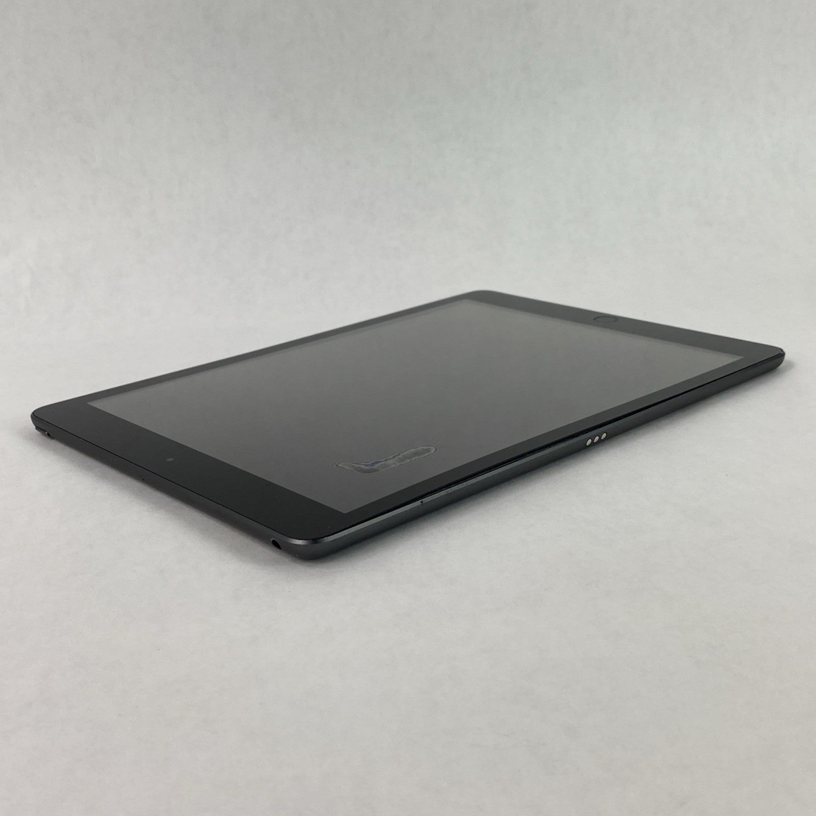 Apple iPad 7th Gen A2197 32GB 10.2" Retina Wi-Fi Space Gray IOS 18.7.810