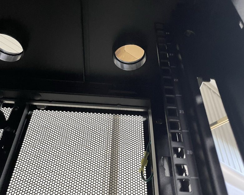 APC AR3104 Server Rack Enclosure w/ Keys