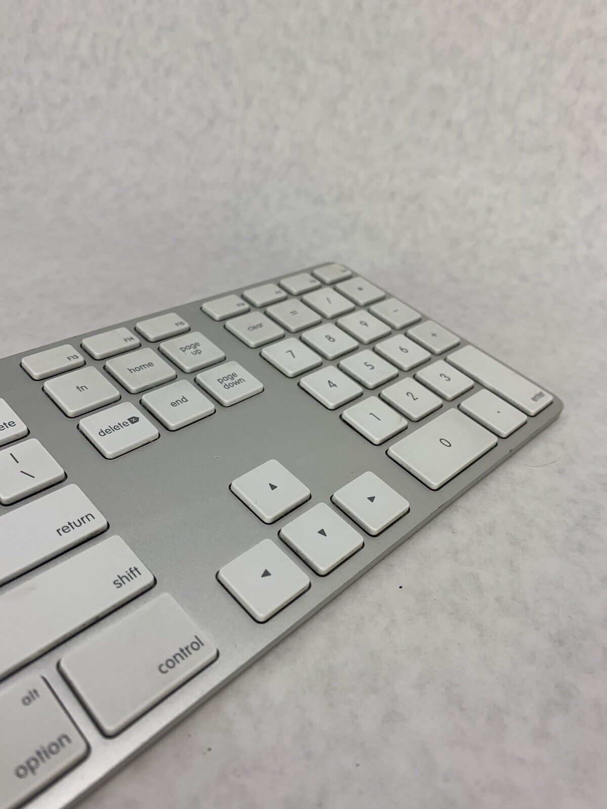 Apple Mac Keyboard Genuine A1243 USB Ultra Thin Aluminum Keypad Used