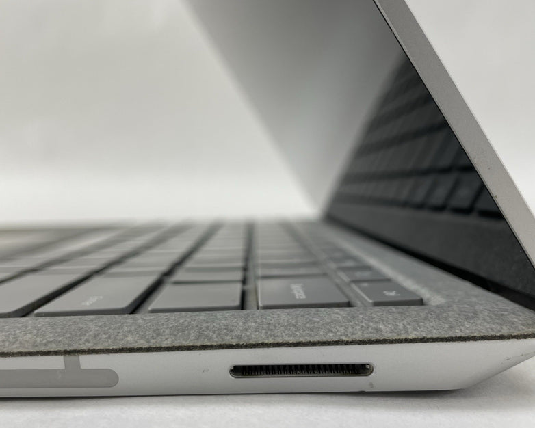 Microsoft Surface Laptop 13.3" i5-7200U 2.50 GHz 8 GB RAM 256 GB SSD Windows 11