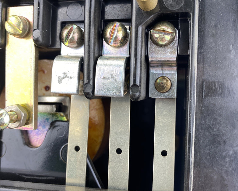 GE 12HFA151A2F Type HFA 5.5x6" 250VDC auxiliary relay MISSING COVER