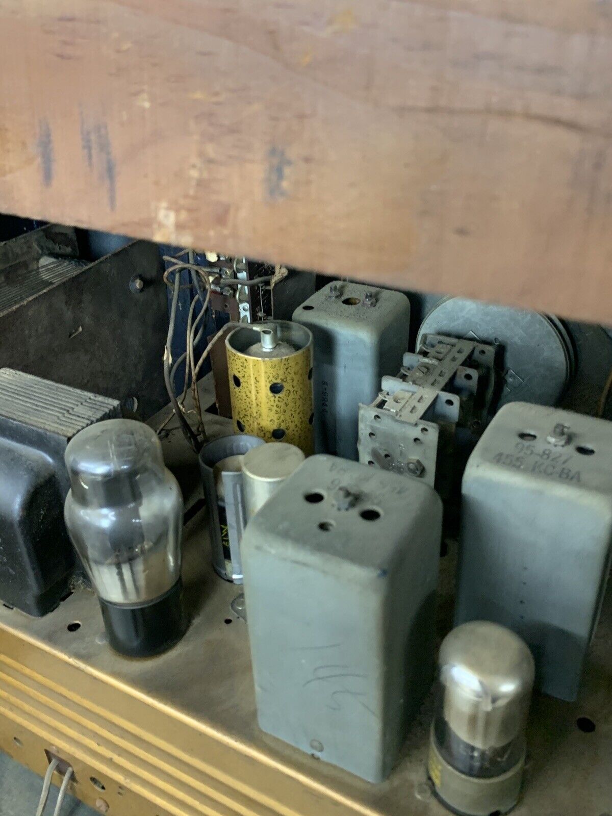 Vintage Zenith 8S661 Radio 42 X 27 X 16 Bad Wires Untested