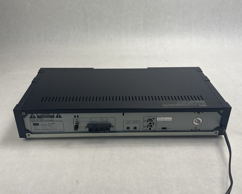 Sansui T-700 Quartz PLL Synthesizer AM/FM Stereo Tuner Power Tested
