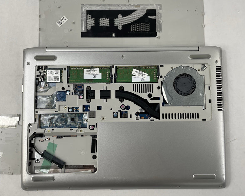 HP mt21 Client 14" Celeron 3867U 1.80 GHz 8 GB RAM No SSD/OS/AC - Hinge Cover