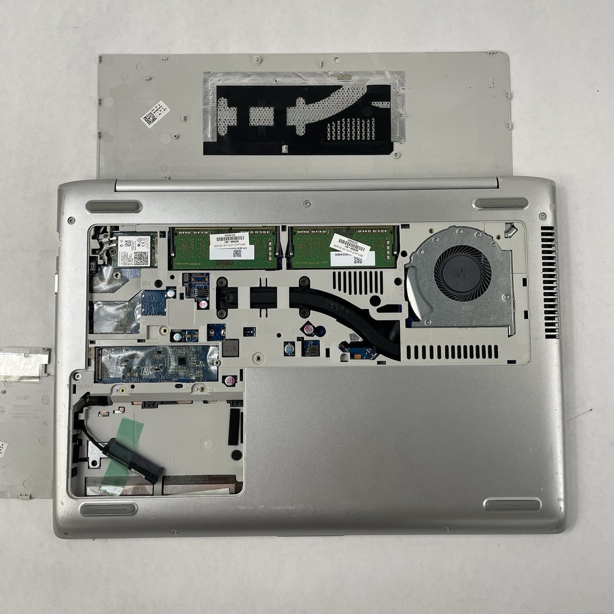 HP mt21 Client 14" Celeron 3867U 1.80 GHz 8 GB RAM No SSD/OS/AC - Hinge Cover16