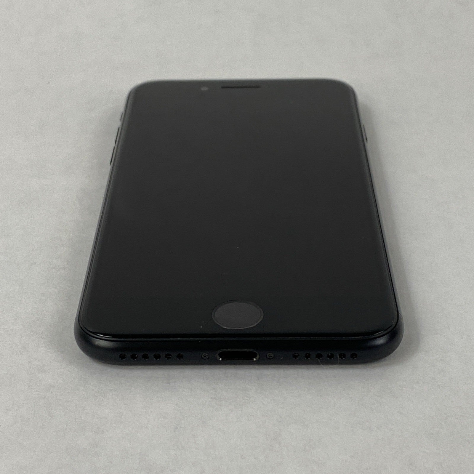 Apple iPhone SE 2nd Gen A2275 128GB Unlocked 4.7" Black IOS 26.0.19