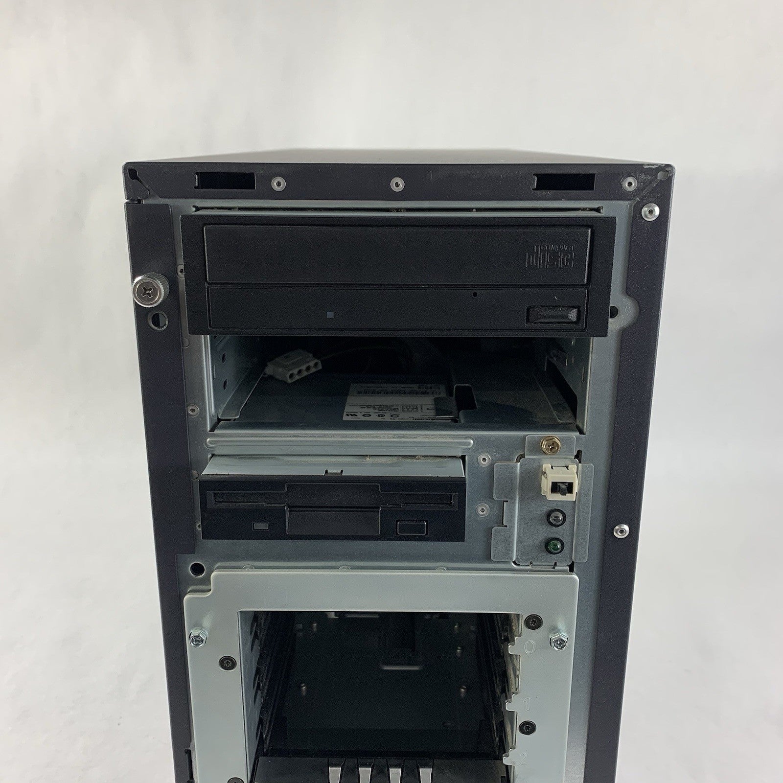 Dell PowerEdge 700 Tower Server 1x Pentium 4 2.8 GHz 2 GB Ram No OS No HDD5
