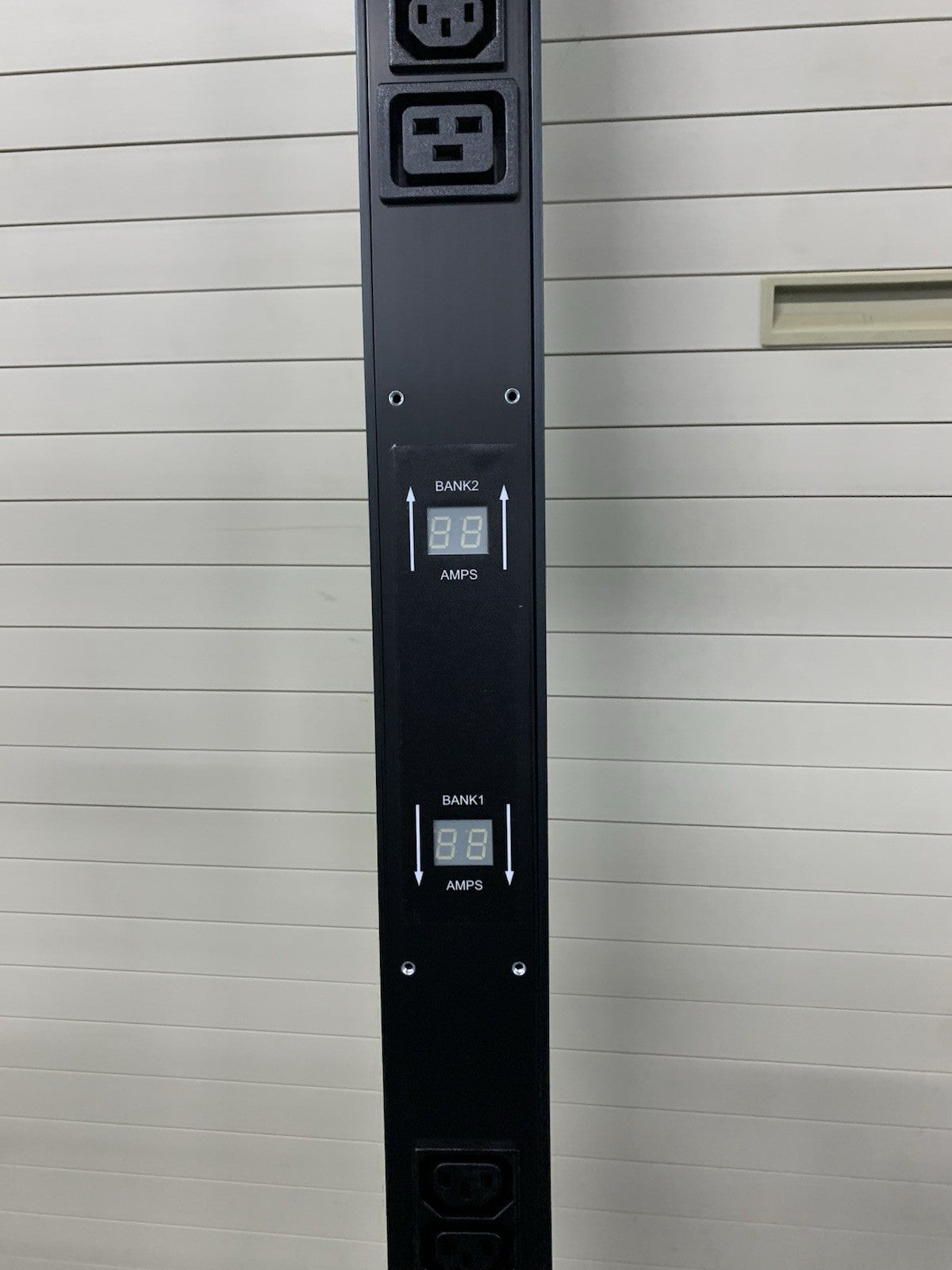 Tripp Lite PDUMV30HV 30 Outlet Black Metered Power Distribution Unit Strip2