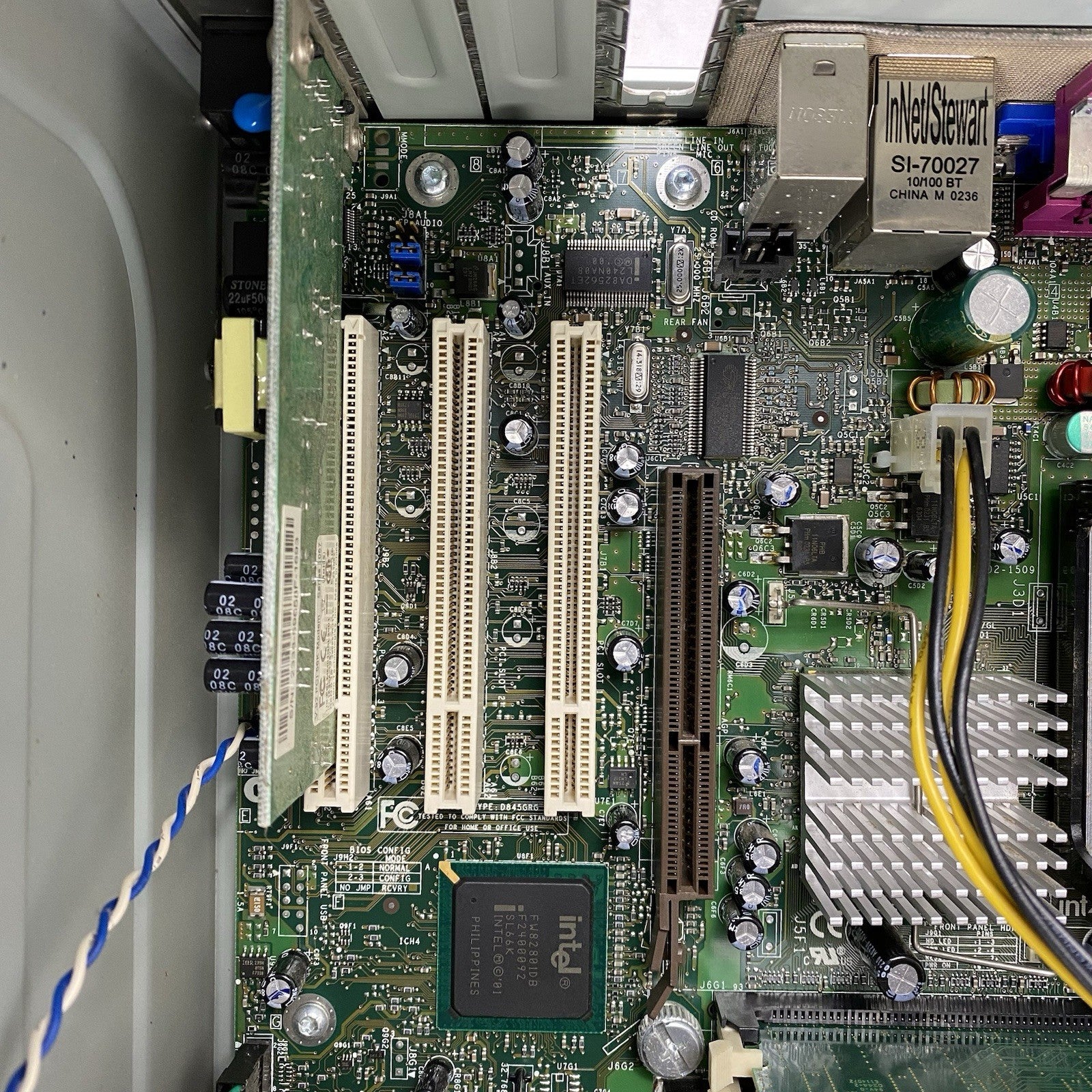 Gateway E-4000 MT Pentium 4 2.40GHz 256MB RAM No HDD No OS