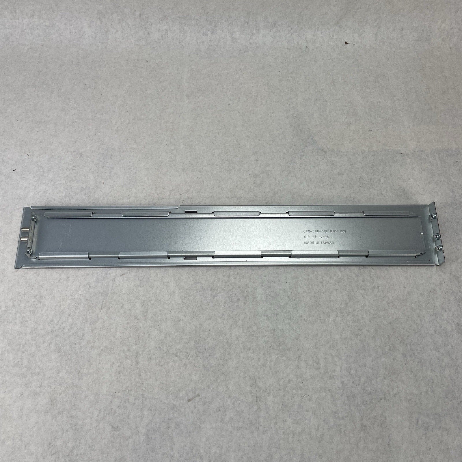 EMC 042-008-326 VNXE3200 Rack Mount Rail2