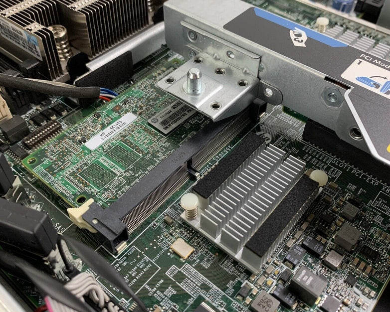 HP ProLiant DL360p Gen8 Xeon E5-2609 V2 2.5 GHz 8 GB RAM No OS No HDD