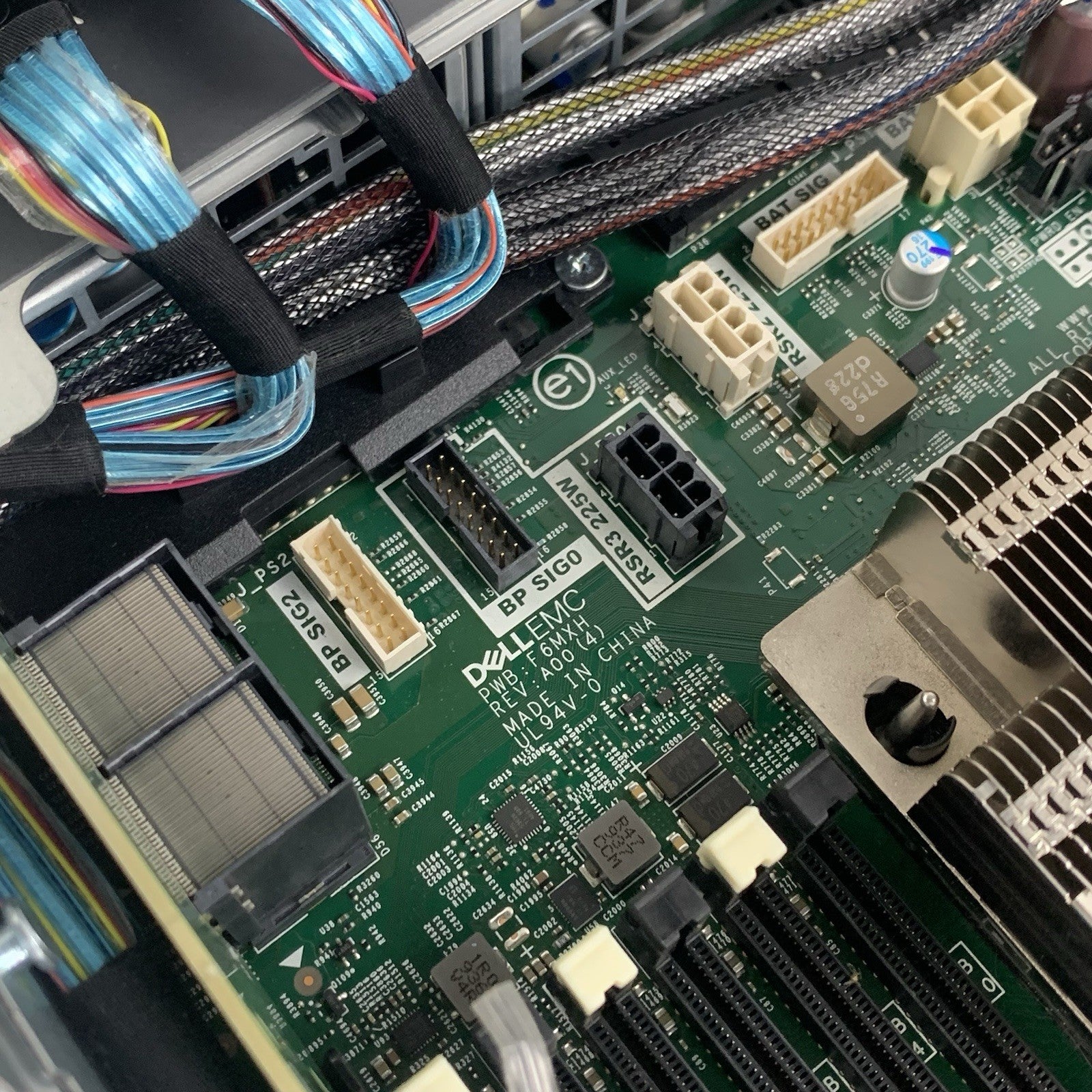 Dell PowerEdge R740xd 24SFF 2x Gold 5222 3.8 GHz 128 GB Ram H740p No OS No HDD17
