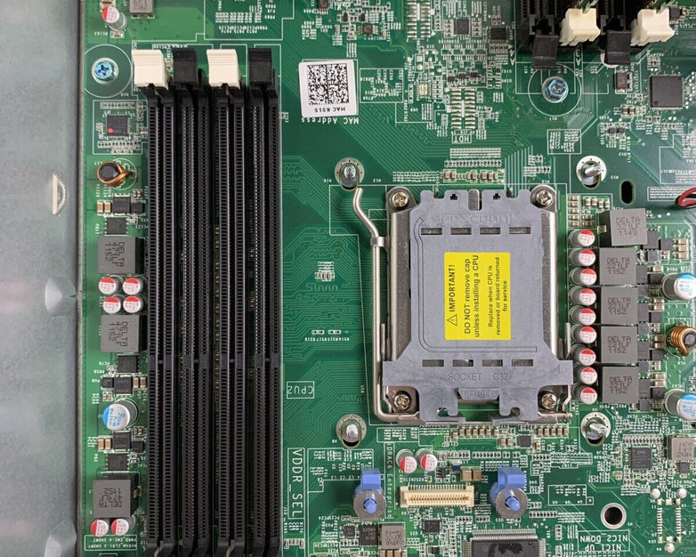 Dell PowerEdge R515 Server 1x AMD Opteron 4122 2.2 GHz 32 GB RAM No HDD No OS