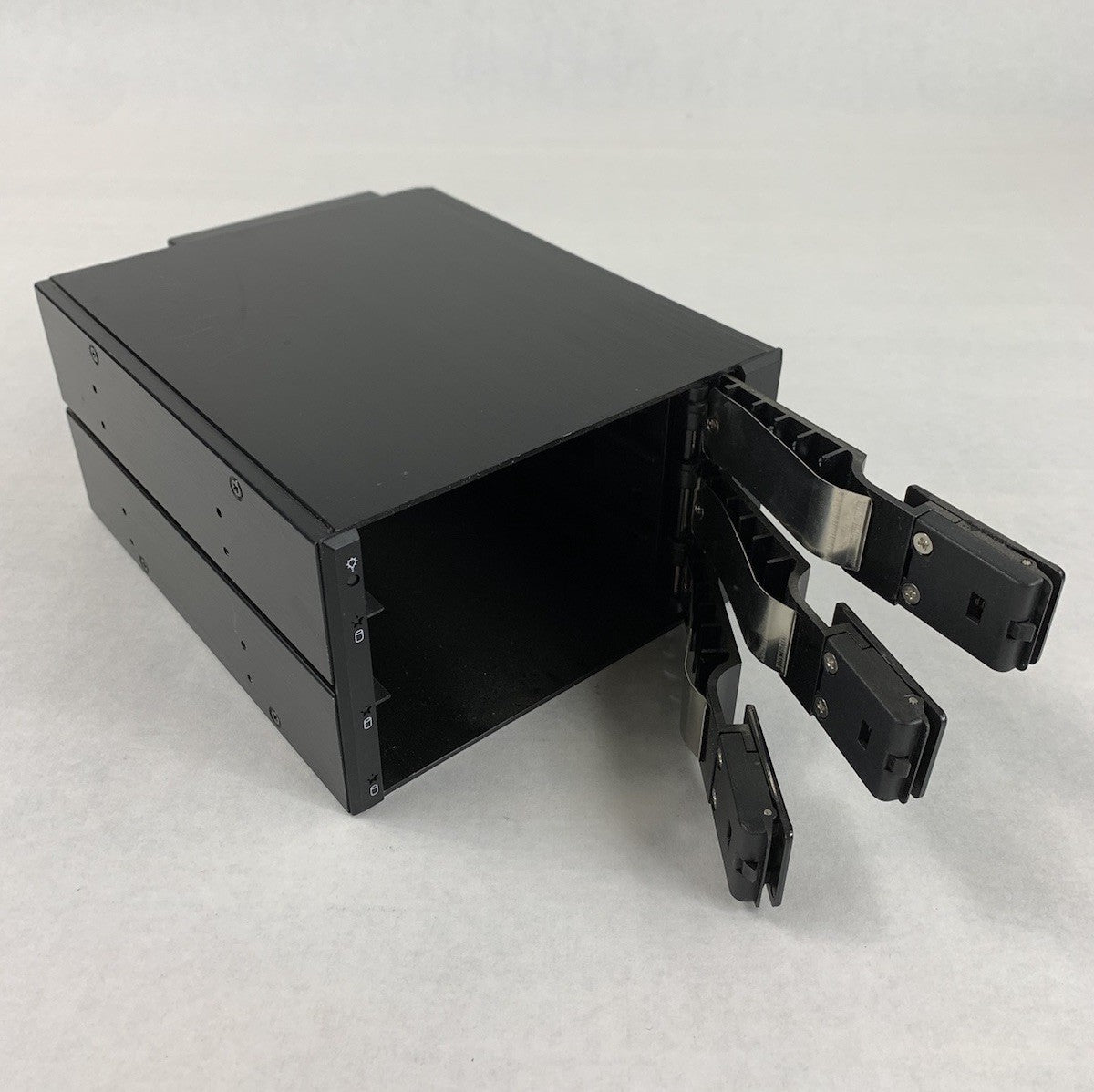 iStarUSA BPN-DE2300SS-Black 3 Tray HDD Black Hot-Swap Rack