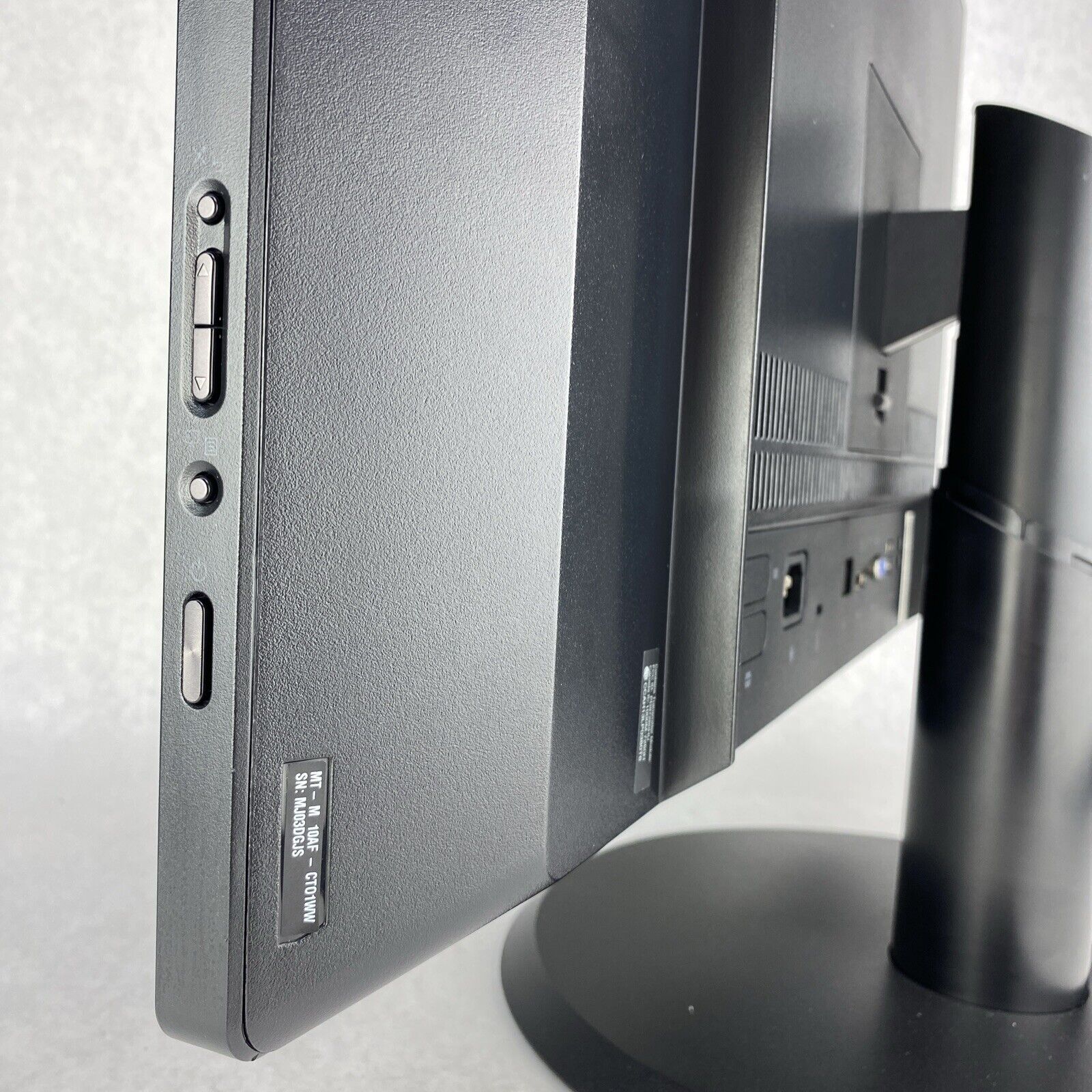 Lenovo ThinkCentre M93z 23" AIO Intel Core i5-4590S 3.0GHz 8GB RAM No HDD OS