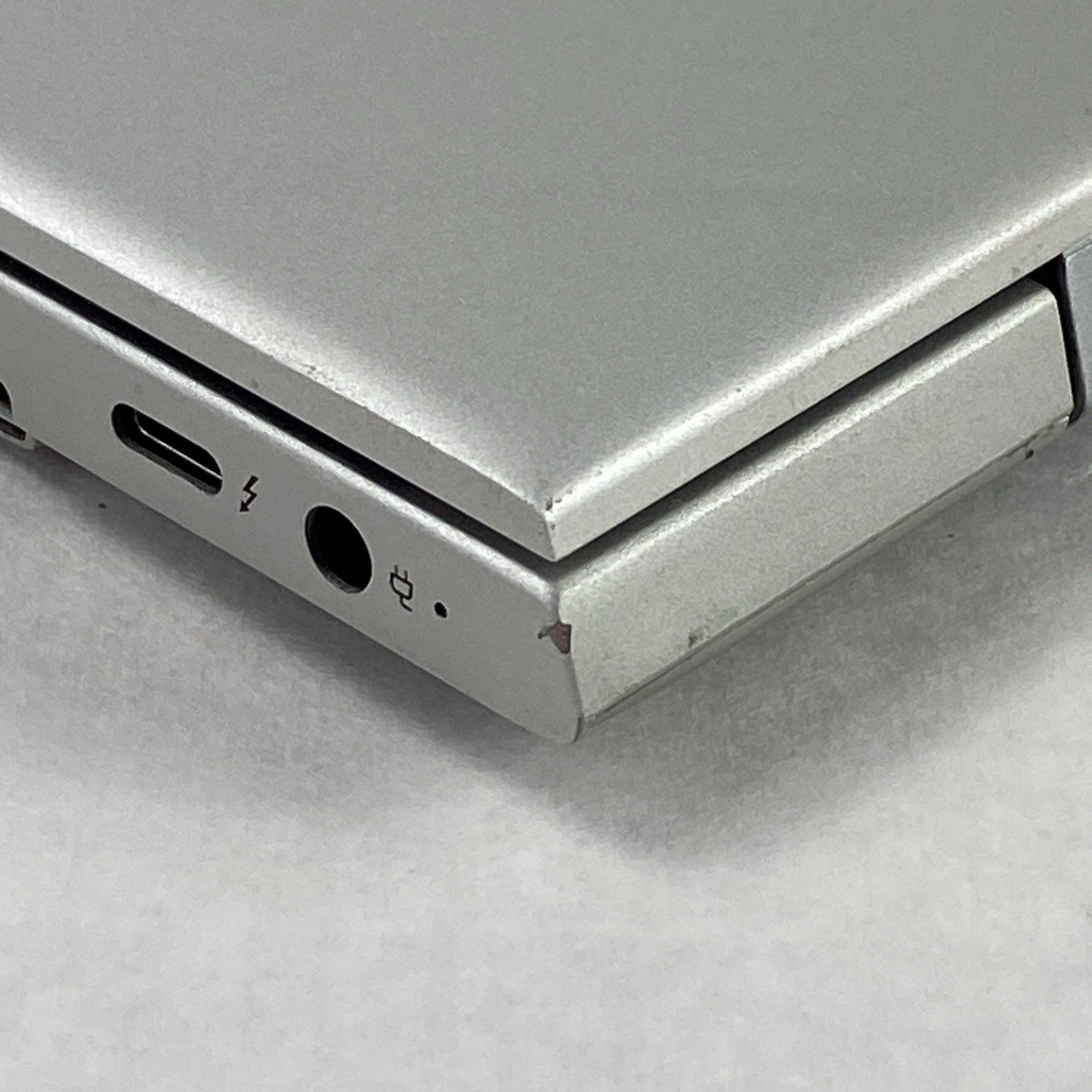 HP EliteBook 840 G5 Core i5-7200U 2.50 GHz 8GB RAM 15.6" No Battery No HDD No OS