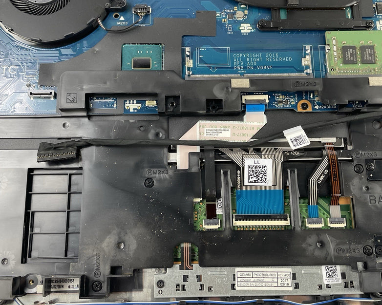 Dell Latitude 5580 15.6" i5-7440HQ 2.8GHz 8GB RAM No SSD/OS/AC - Bad Hinge Cover