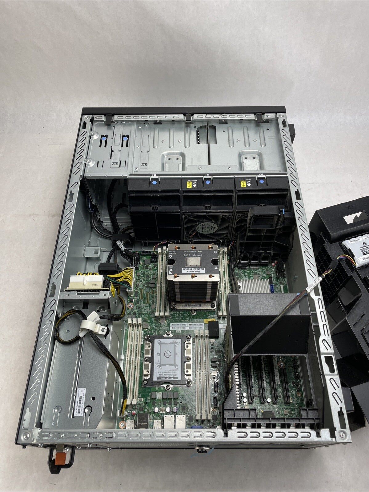 Lenovo ThinkSystem ST550 Server Intel Xeon Silver 4216 2.1GHz 64GB RAM No HDD/OS8