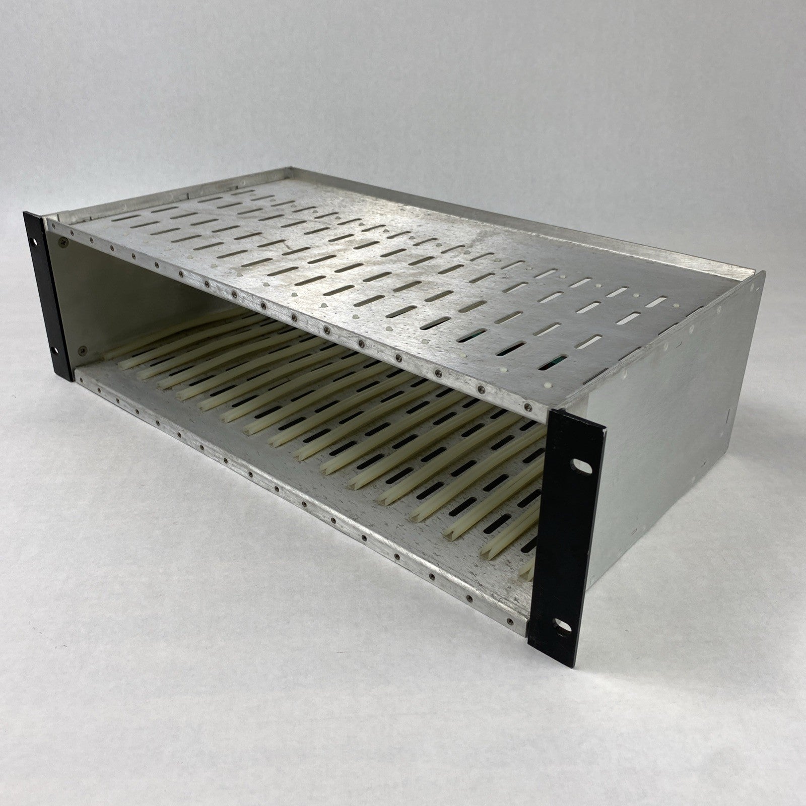 Fiber Options 517R 17 Slot Card Cage Rack Chassis