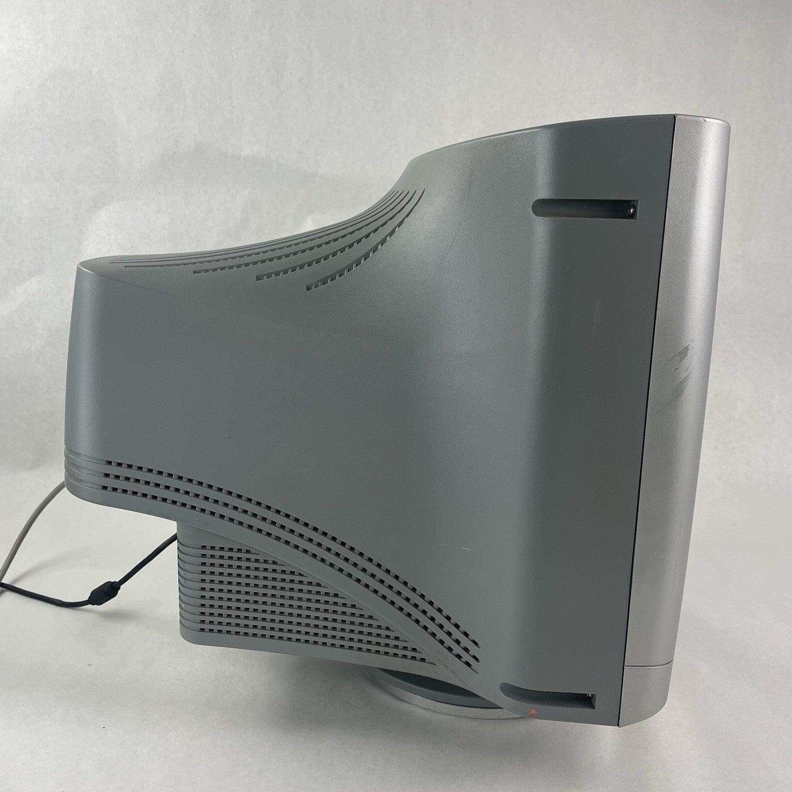 HP v75 Monitor 17" Retro CRT TV Monitor with Stand4