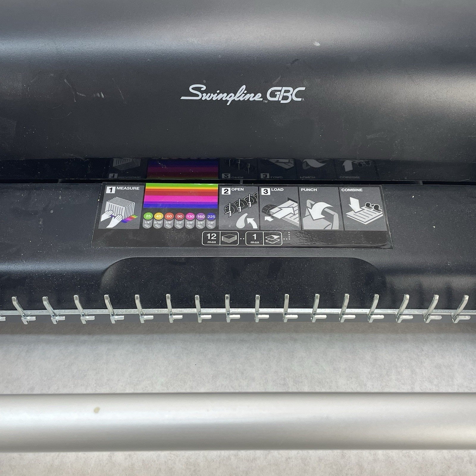 Swingline GBC CombBind C12 Manual Binding Machine3