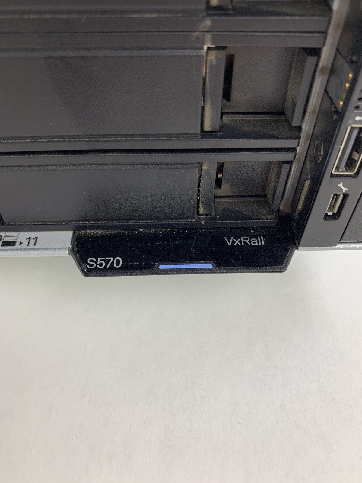 Dell  VxRail S570 Server 2x Gold 5118 2.3 GHz 384 GB RAM HBA330 No OS No HDD