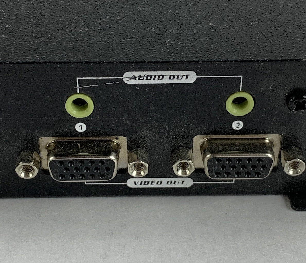 Black Box AC650A-2 2-Port A/V Splitter - No AC Adapter5