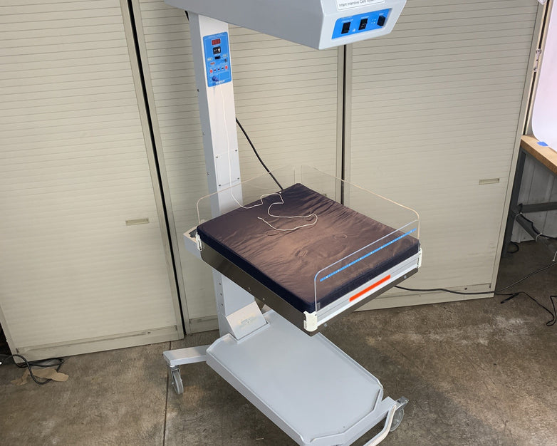 Air-Shields PM78-1 Infant Intensive Care System Powers and Heats