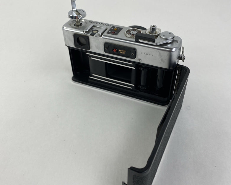 Yashica GSN Electro 35 w/ Yashinon DX 1:1.7 f=45mm Lens - Untested No Film parts