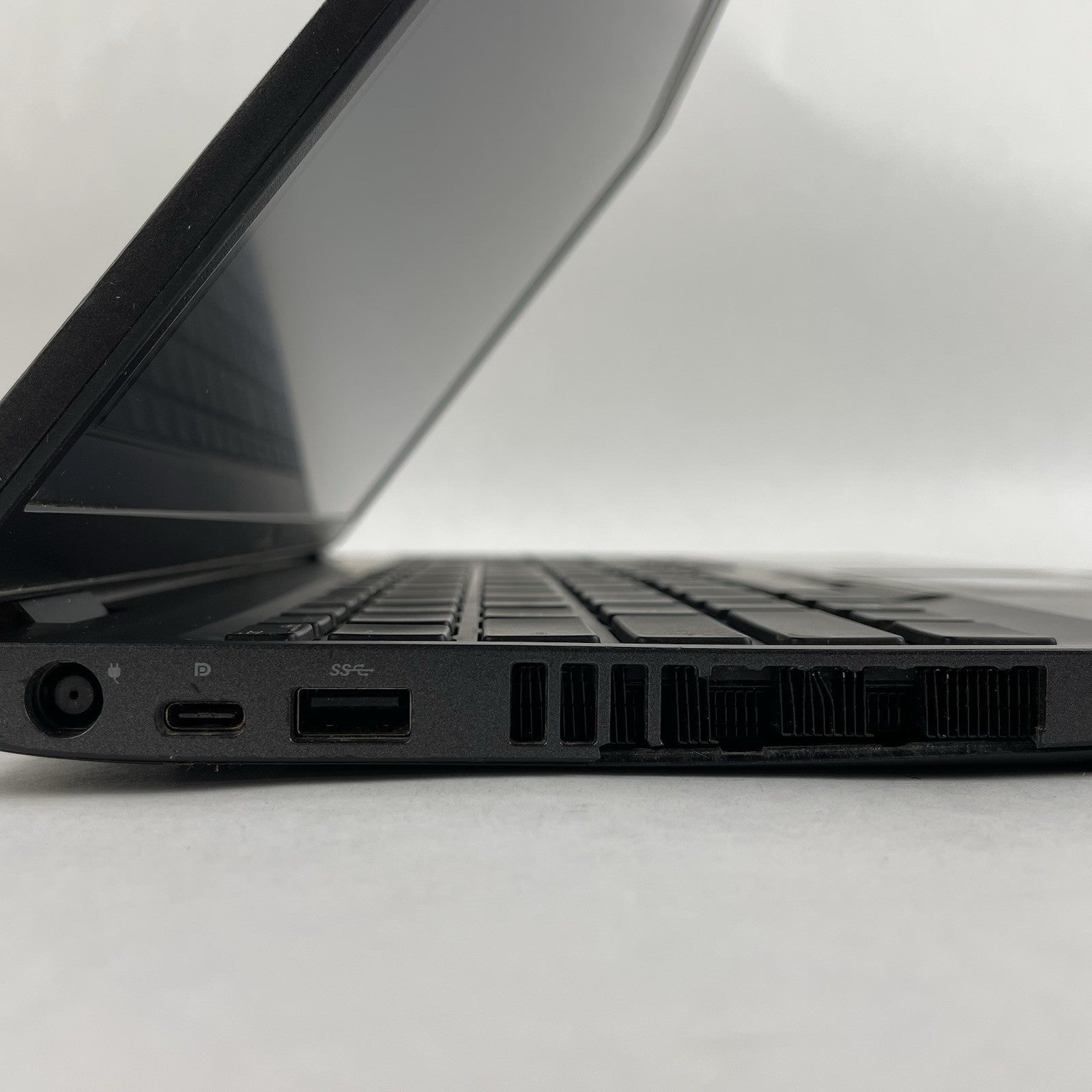 Dell Latitude 5500 15.6" i5-8265U 1.60 GHz 8 GB RAM No SSD/OS/AC - Bad Edge9