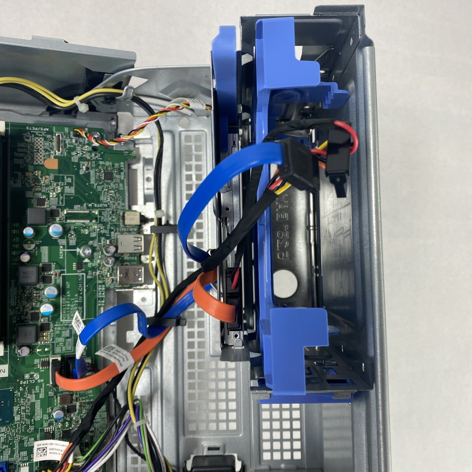 Dell OptiPlex 3040 MT Intel Core i3-6100 3.70GHz 8GB RAM No HDD No OS