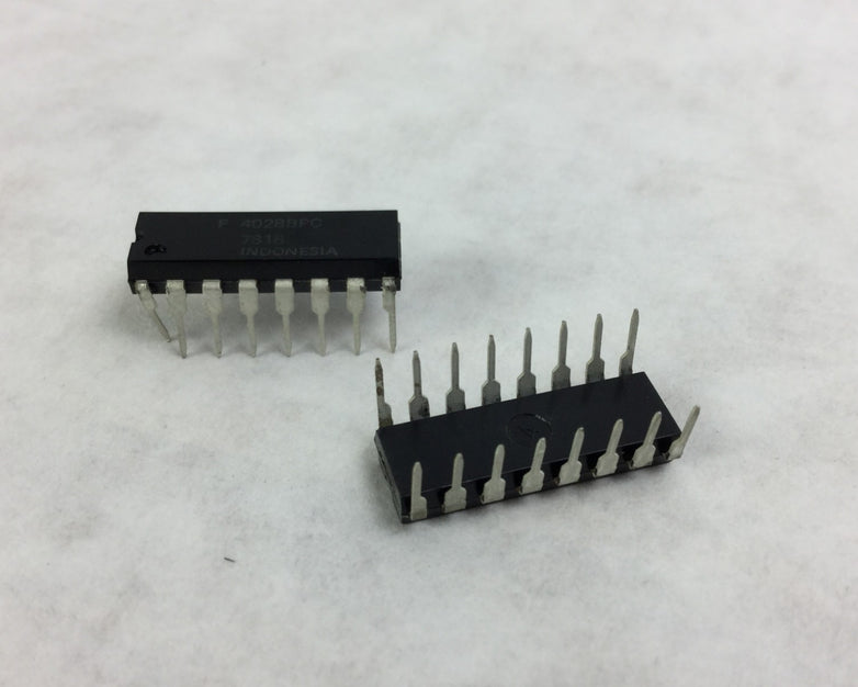 Fairchild 4028BPC Integrated Circuit   16 Pin  Lot of 23