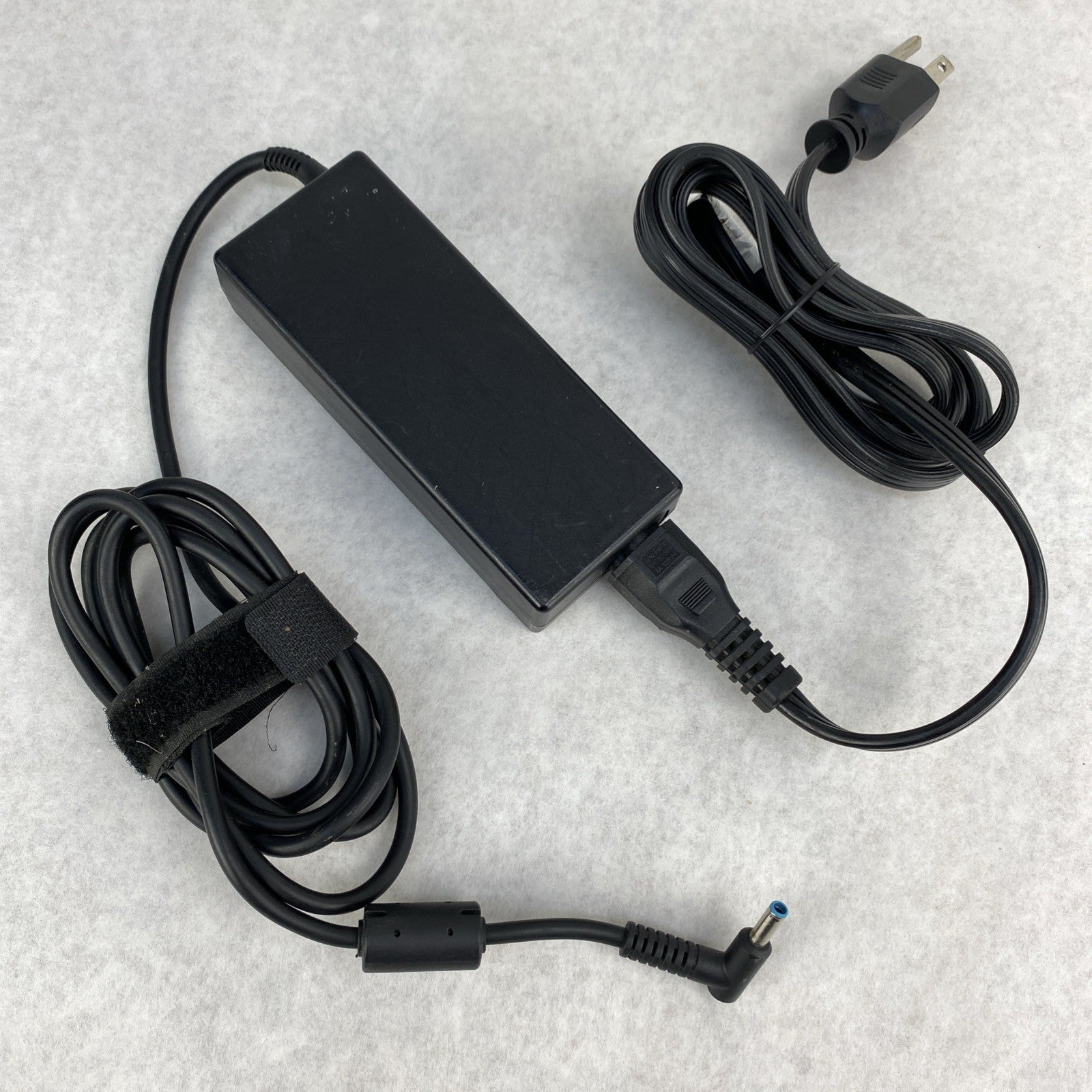 HP PPP012C-S 90W 19.5V 4.62A Blue Tip Barrel AC Power Adapter (Lot of 8)1