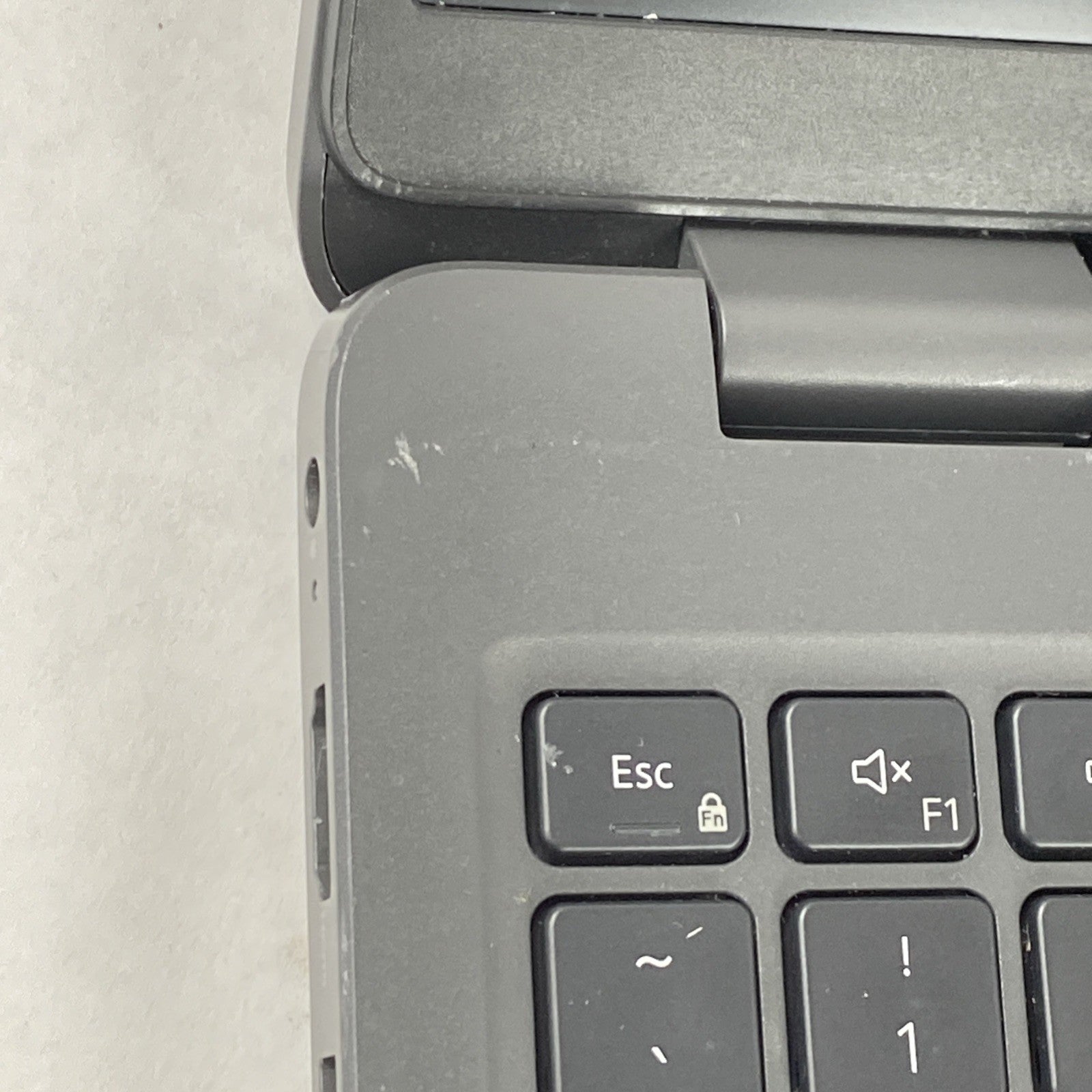 Dell Latitude 3540 Intel Core i5-1335U 3.96 GHz 16 GB RAM 15.6" No SSD No OS