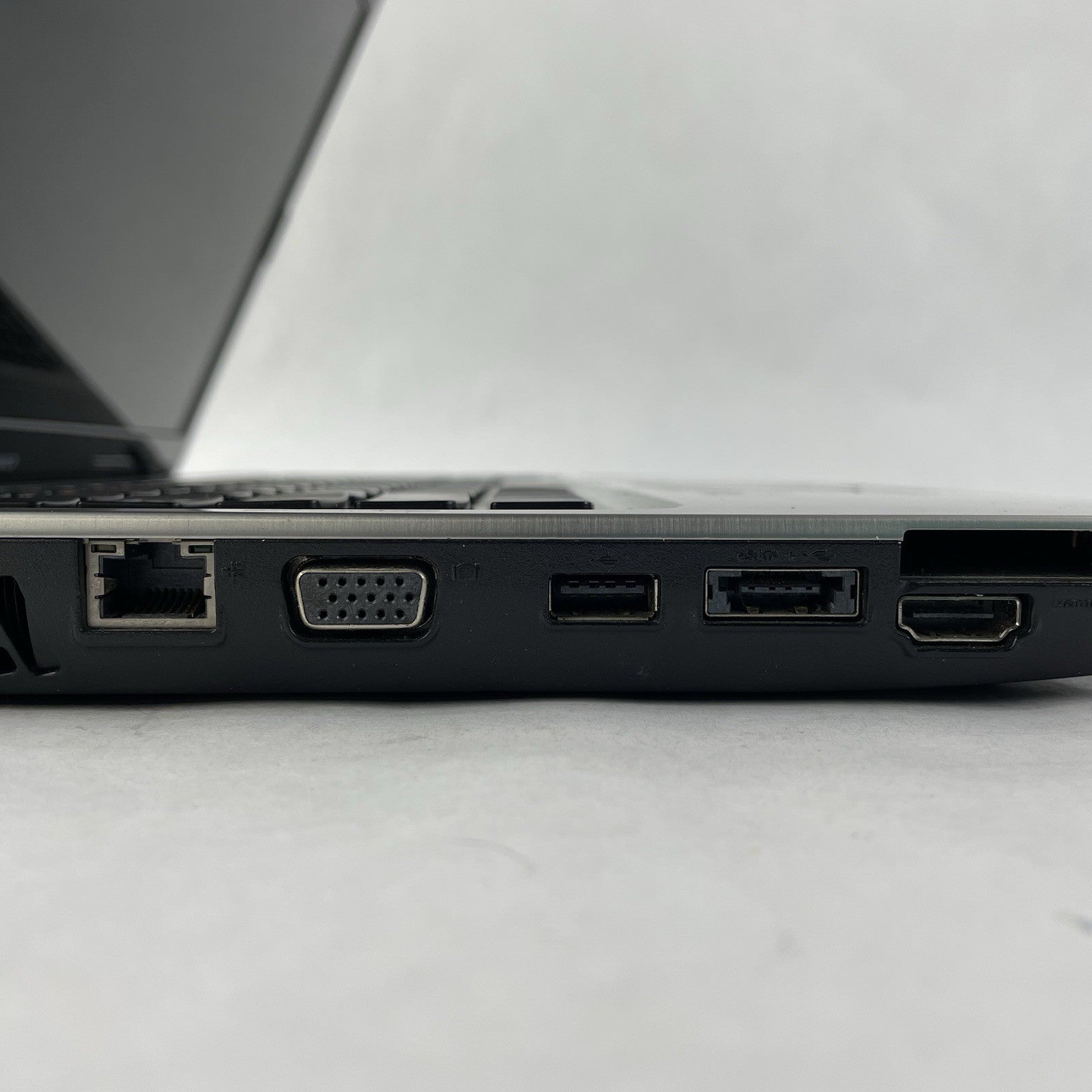 Lenovo IdeaPad Z565 15.6" AMD Phenom 2 N660 3.0GHz 4GB RAM No SSD/OS/AC/Battery5