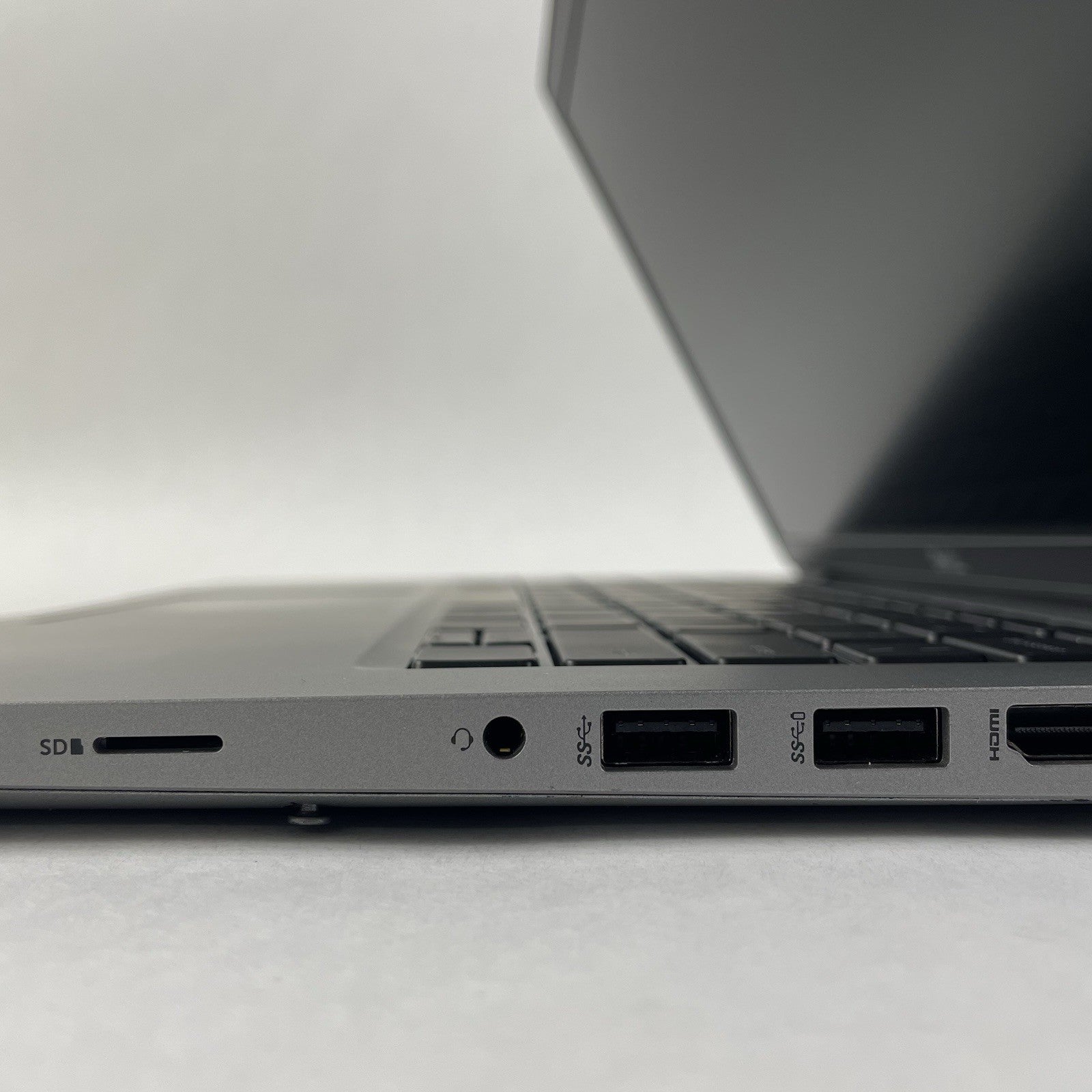 Dell Latitude 5420 14" i5-1135G7 1.40 GHz 8 GB RAM No SSD/OS/AC - Worn Paint8