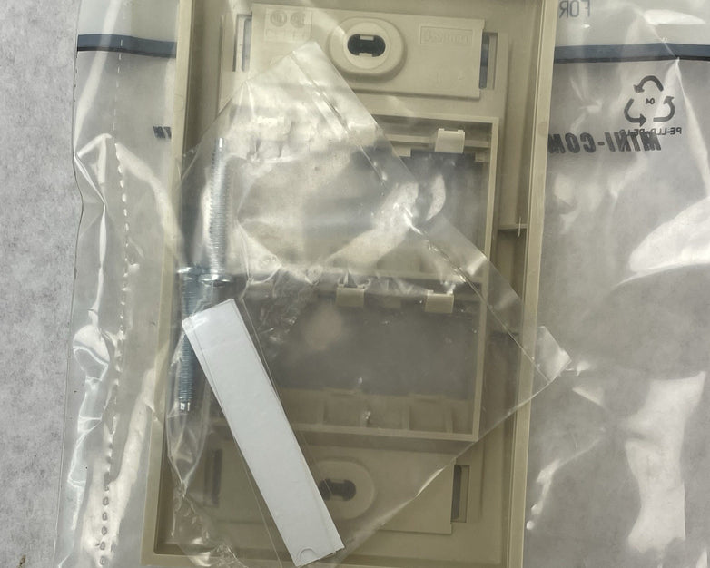 Panduit CFPE6EI MINI-COM Face-Plate Executive Series 6 Module Spaces Lot of 10