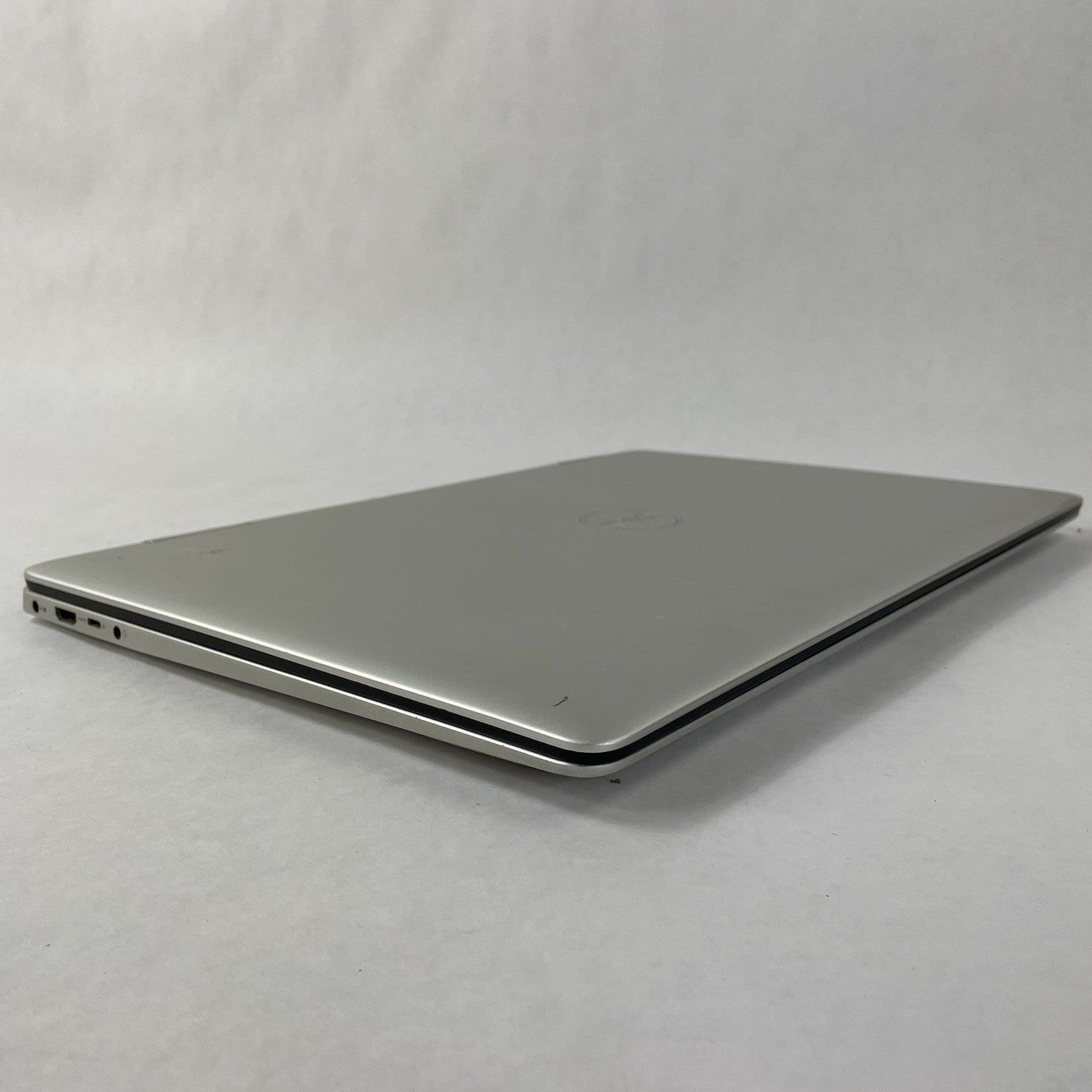 Dell Inspiron 7786 17.3" i7-8565U 1.80 GHz 8 GB RAM No SSD/OS/AC NVDIA MX25011