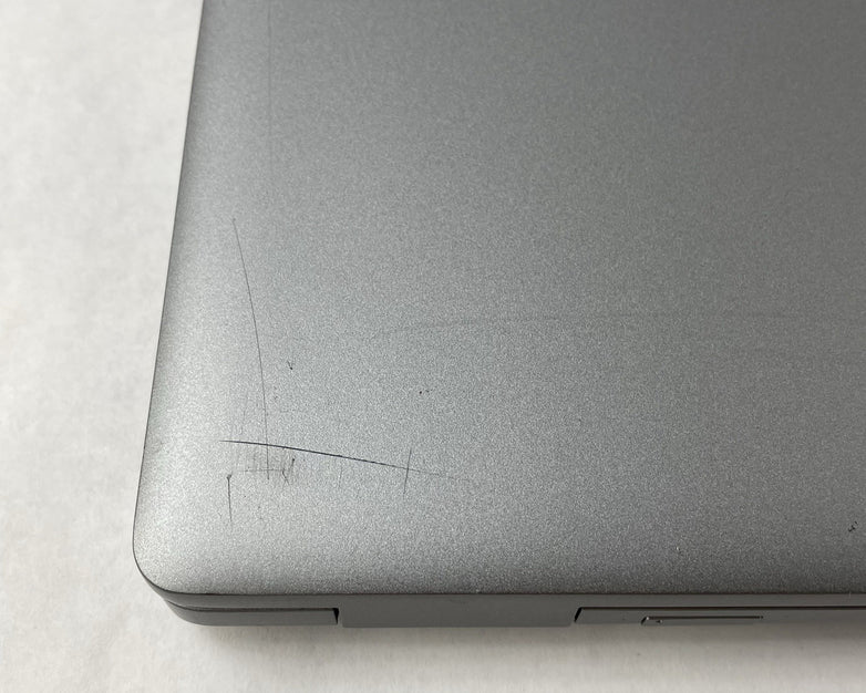 Dell Latitude 5520 15.6" i5-1135G7 2.4GHz 8GB RAM No SSD/OS/AC - Scratched Paint