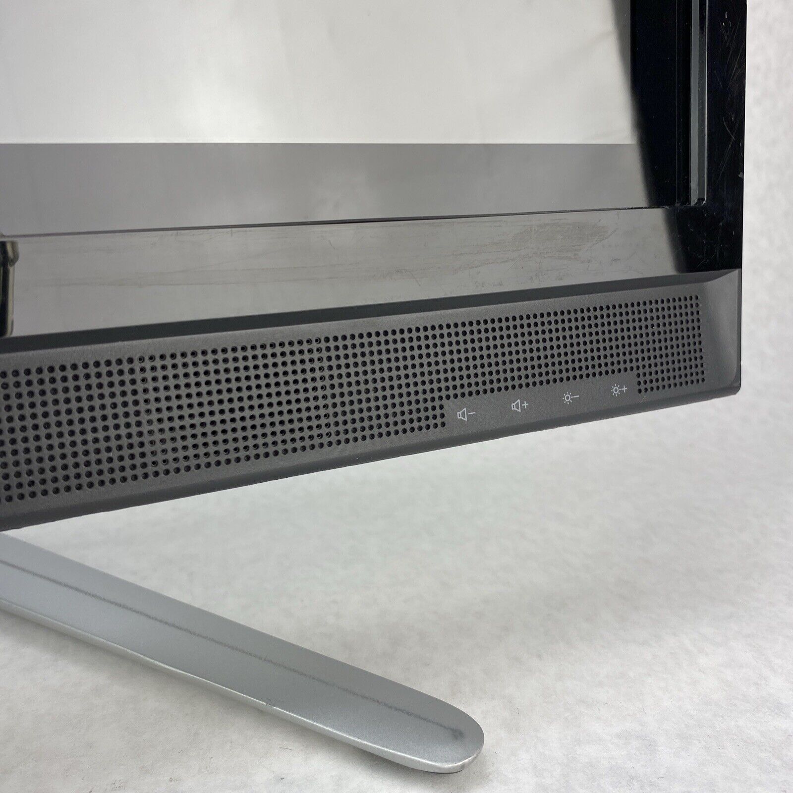 Lenovo C460 AIO-FOAD 21.5" Intel Pentium G3220T 2.60GHz 4GB No HDD No OS No AC