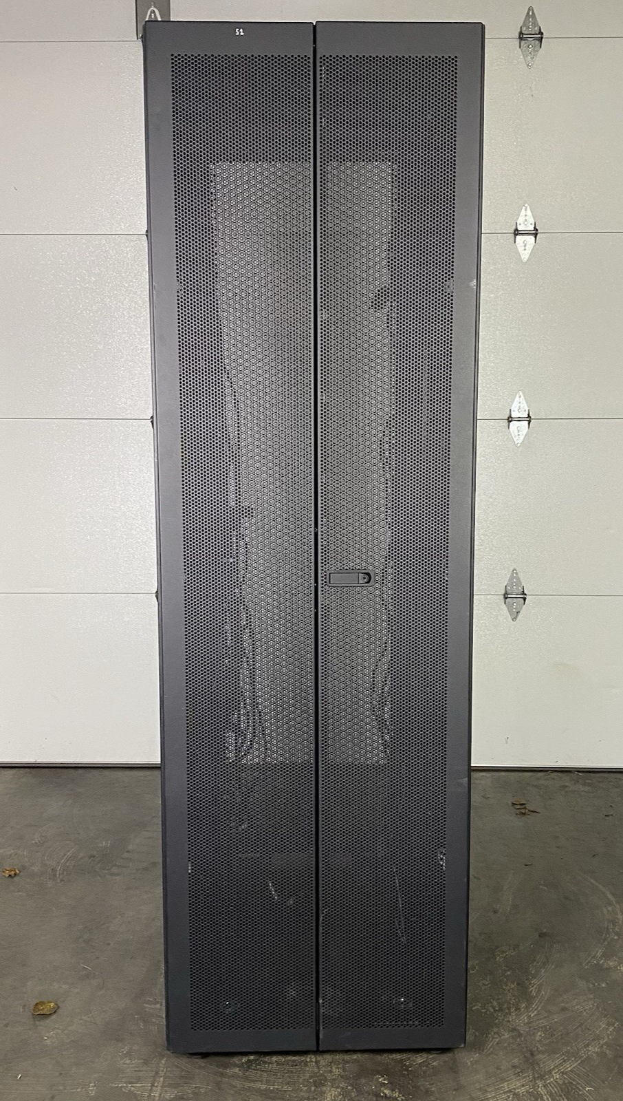 IBM 9307-4RX 1S 42U Server Rack Cabinet 39M6738 w/ Power Distribution Units1