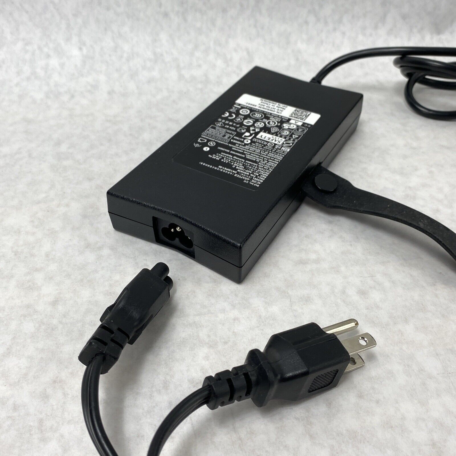 Lot of 30 Genuine Dell DA130PE1-00 130W 19.5V 6.7A AC/DC Adapter w/ Power Cable