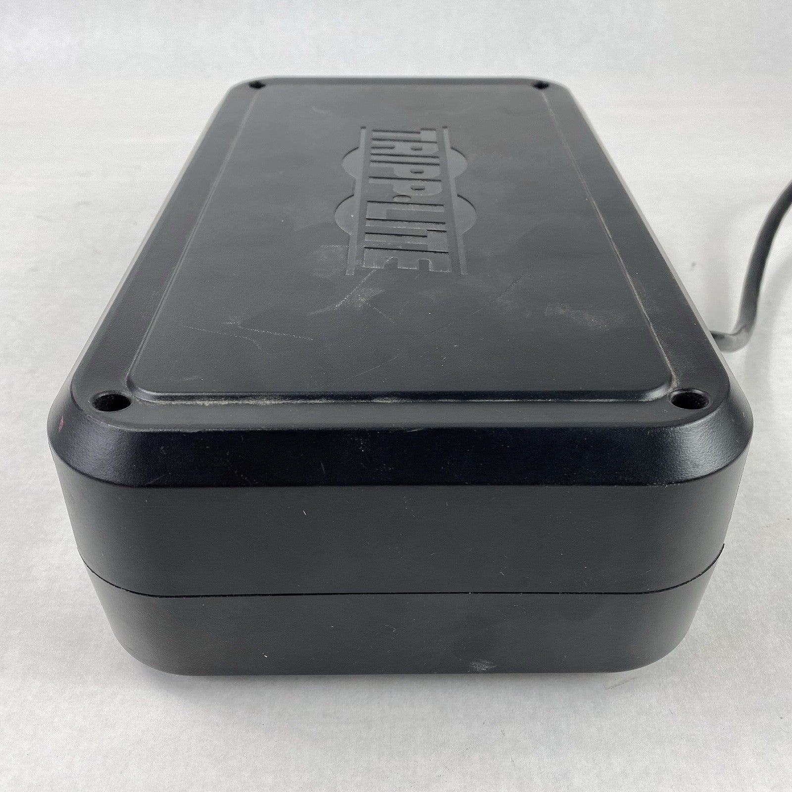 TrippLite OMNI900LCD 475W UPS Battery Backup No Battery Power Tested