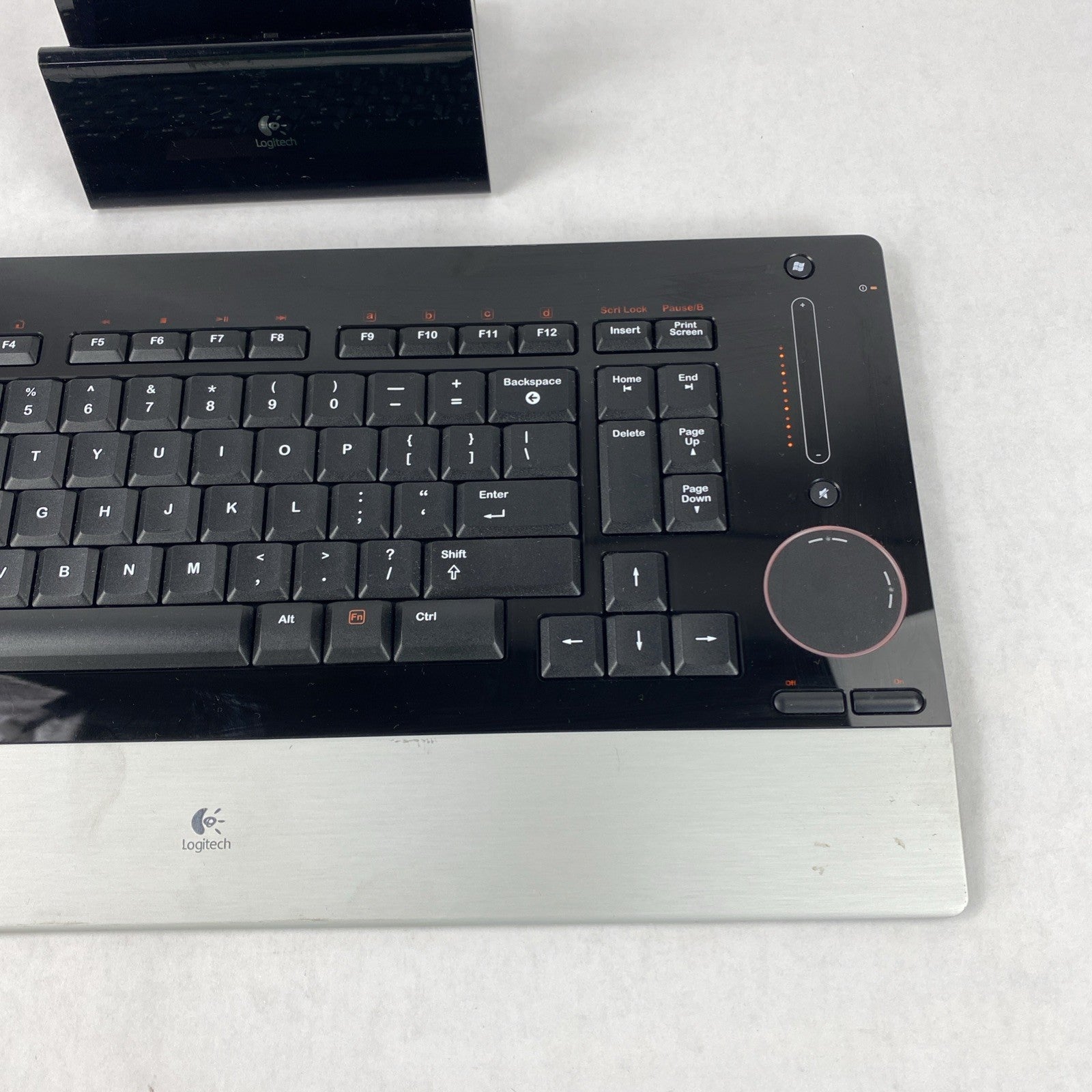 Logitech Y-RAY81 Bluetooth Keyboard Tested7