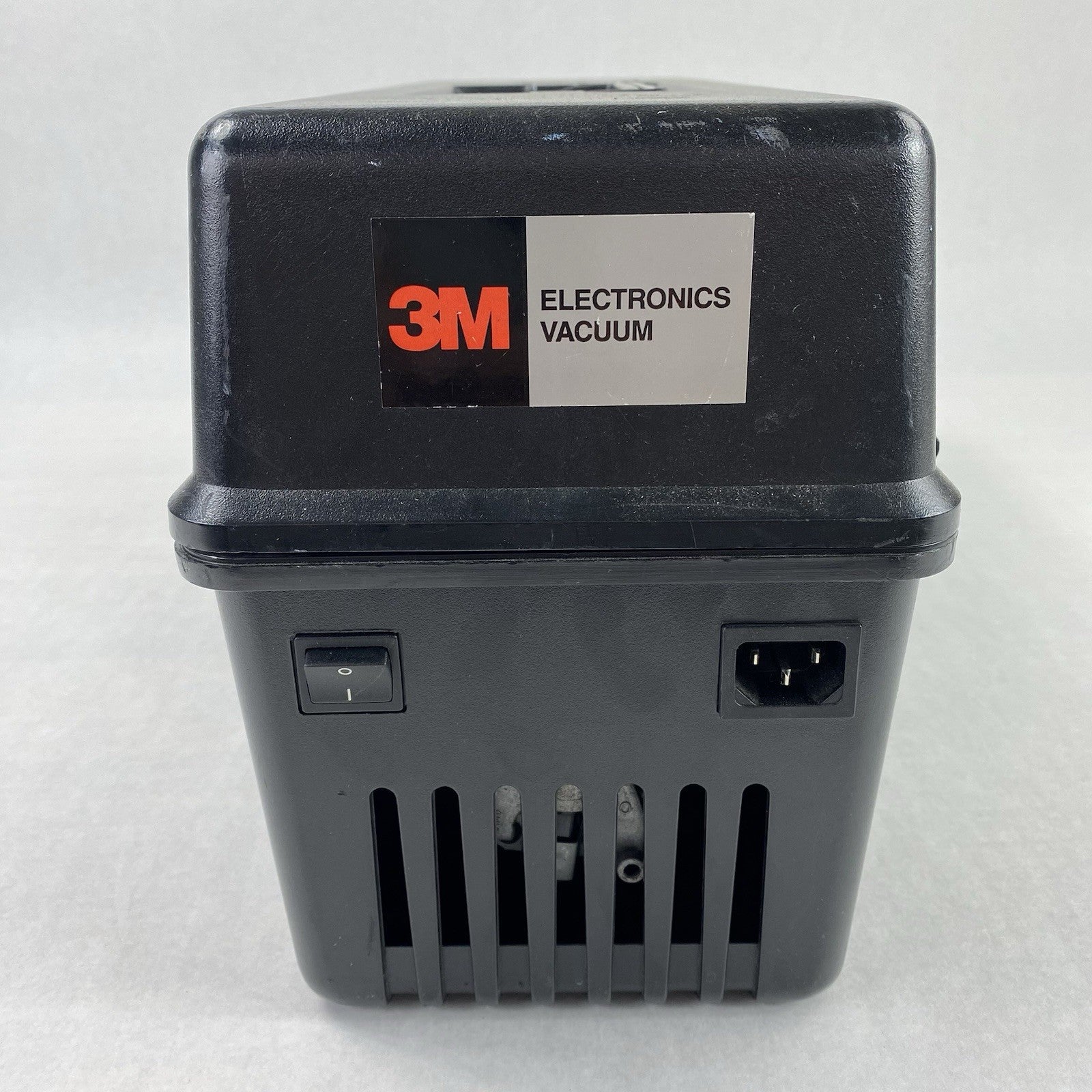 3M Model 497 Portable Electronics Service Vacuum No Power Cord No Attachments
