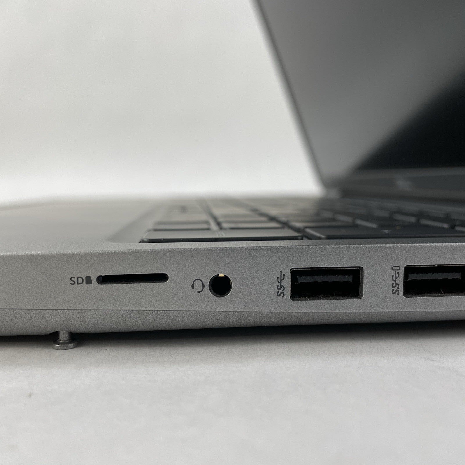Dell Precision 3561 15.6" i5-11500H 2.90GHz 16GB RAM Quadro QN10-M3 No SSD/OS/AC7