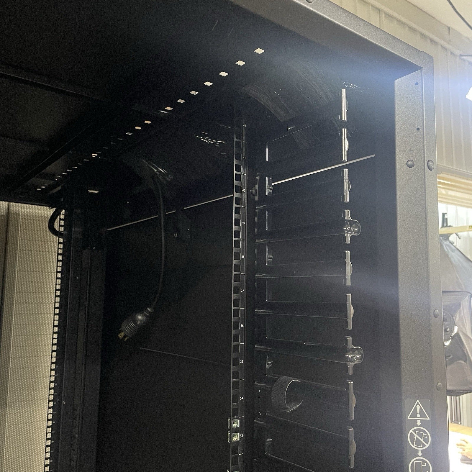 APC E242296 NetShelter SX 42U Server Rack 19" Enclosure Cabinet No Key