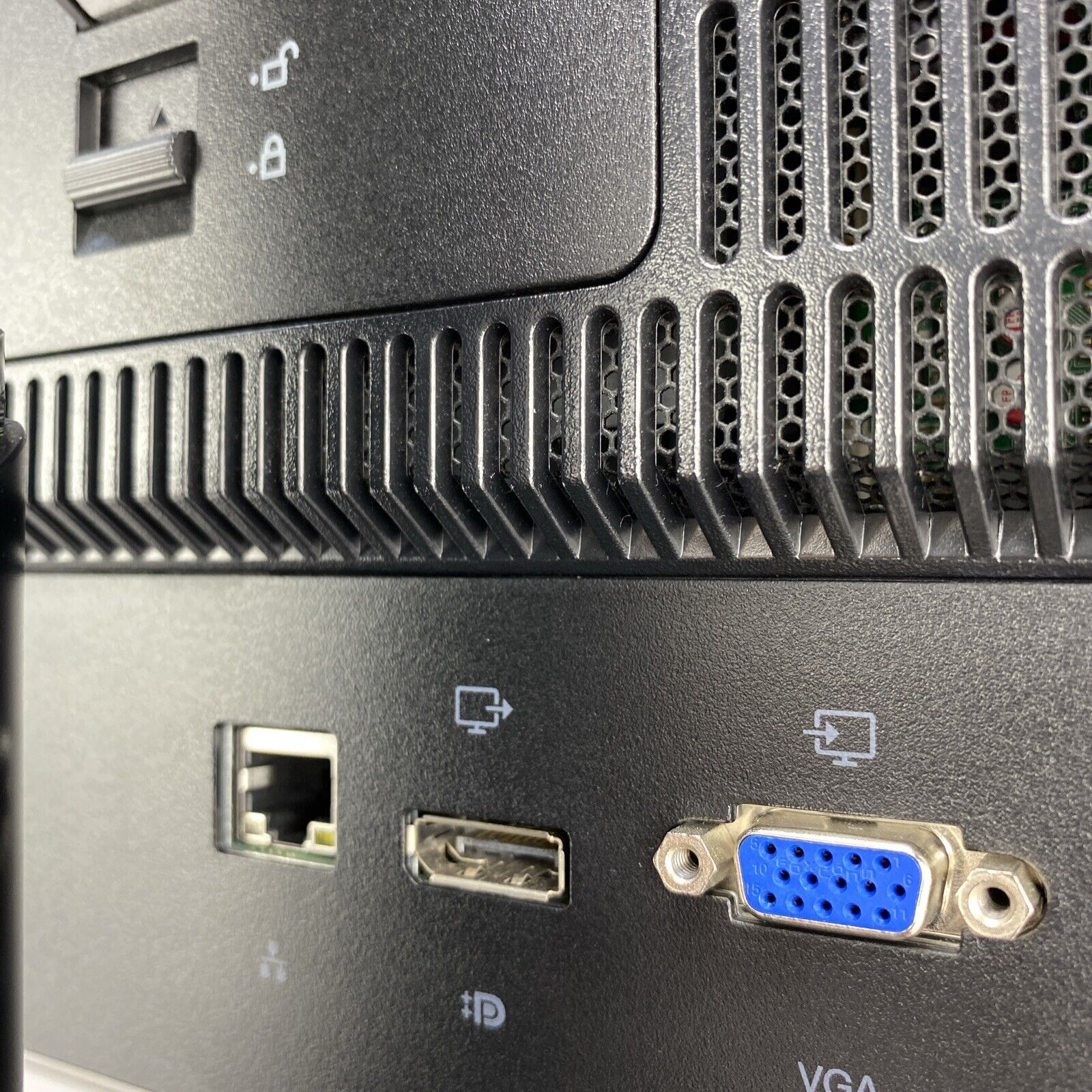 Lenovo ThinkCentre M93z 23" AIO Intel Core i5-4590S 3.0GHz 8GB RAM No HDD OS